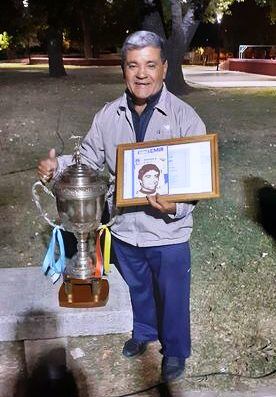 Falucho Laciar recuperó un trofeo que le había obsequiado a su madre y que llevaba perdido muchos años.