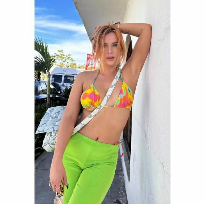 Bella Thorne lució una microbikini y se llevó todas las miradas