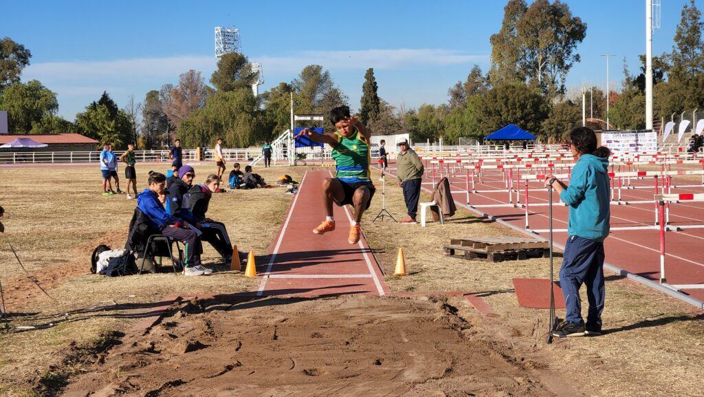 Se realizó en Mendoza el Nacional U20 de atletismo con una gran convocatoria de deportistas de todo el país.