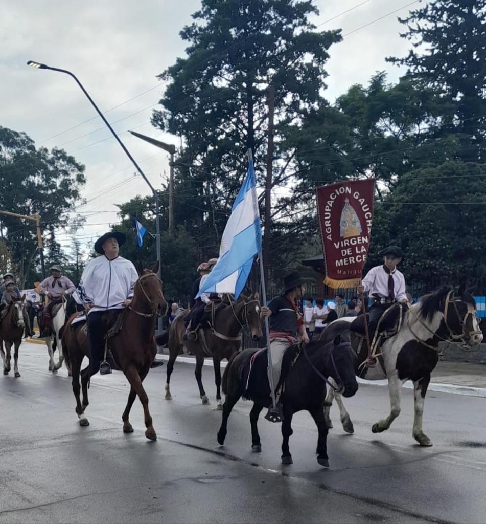 Jorge D'Ascola, candidato, en el desfile del último 25 de Mayo.