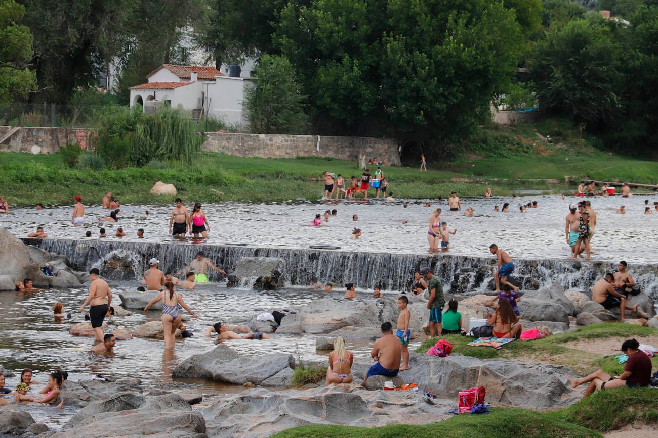 Turismo en Carlos Paz.Playa de Oro (La Voz)