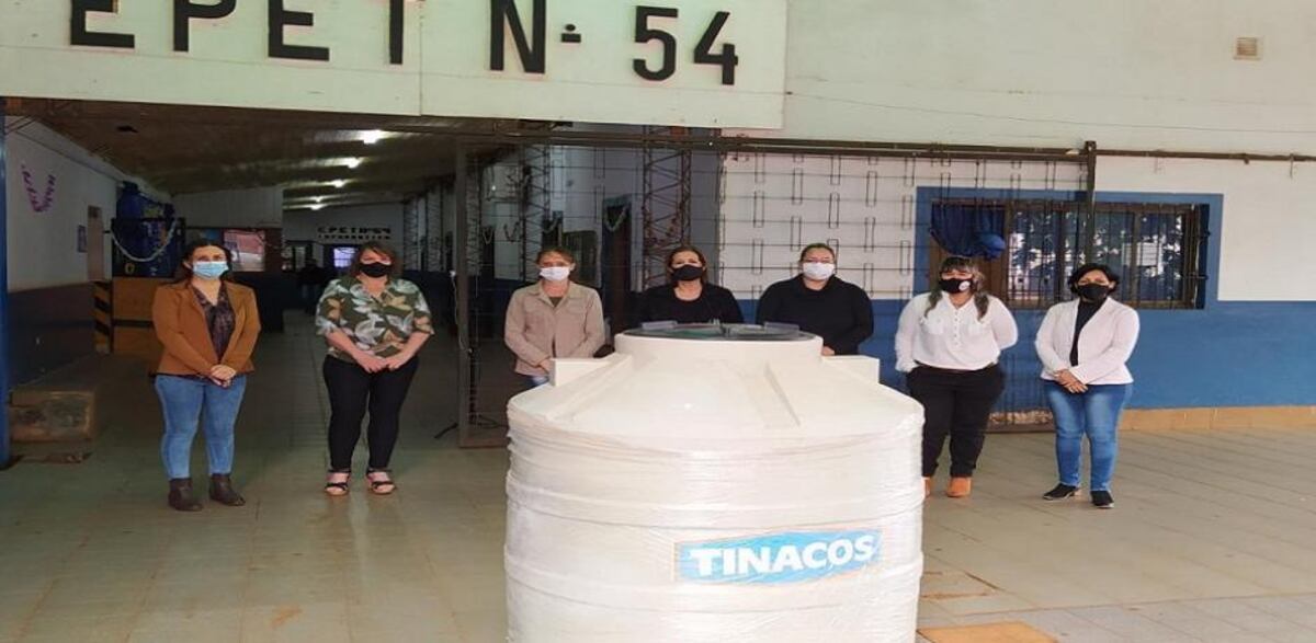 La EPET N°54 de Eldorado recibió la donación de un tanque de agua