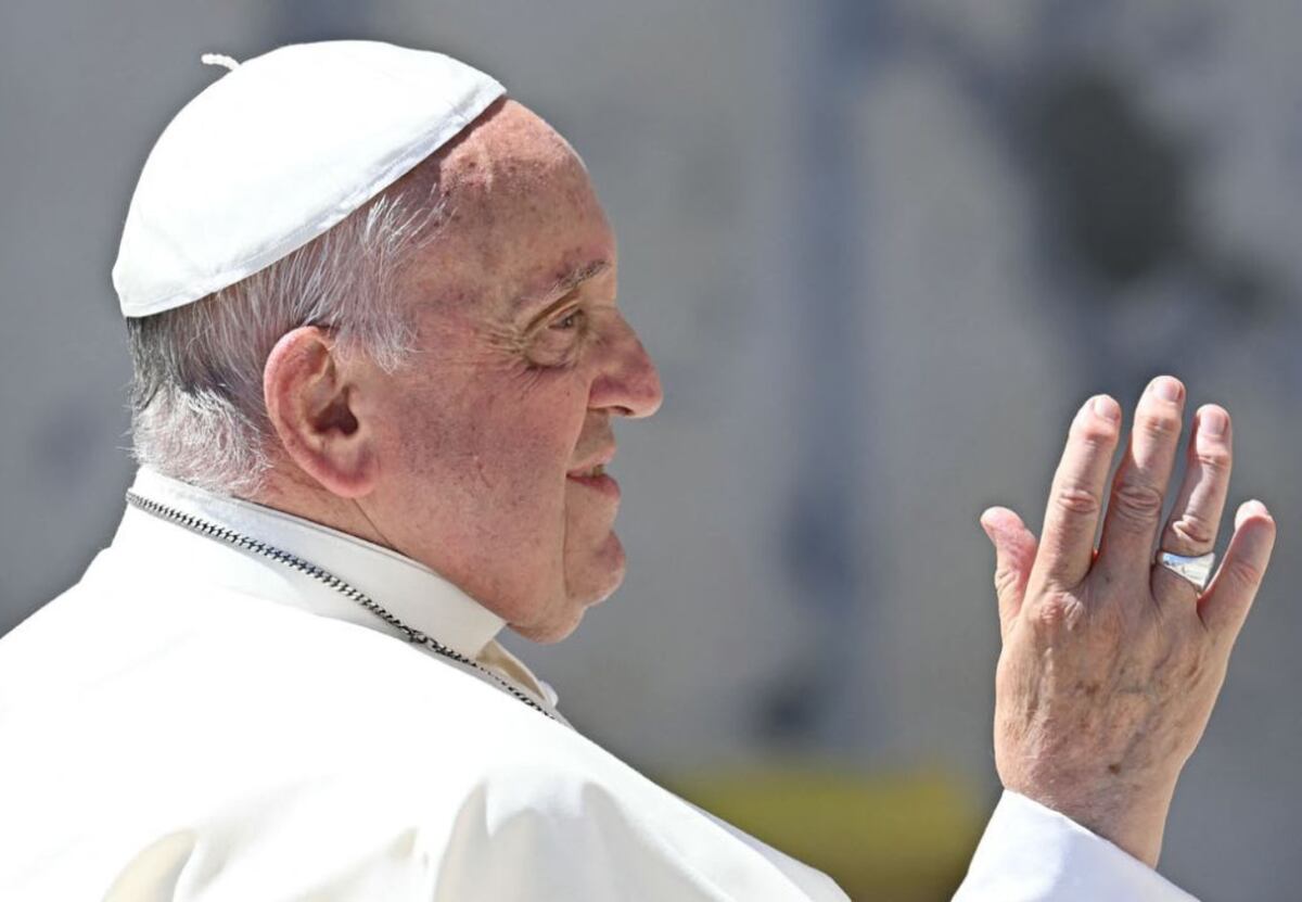 Un arcoíris aparece sobre el hospital donde está internado el papa Francisco: “Un símbolo de esperanza...”