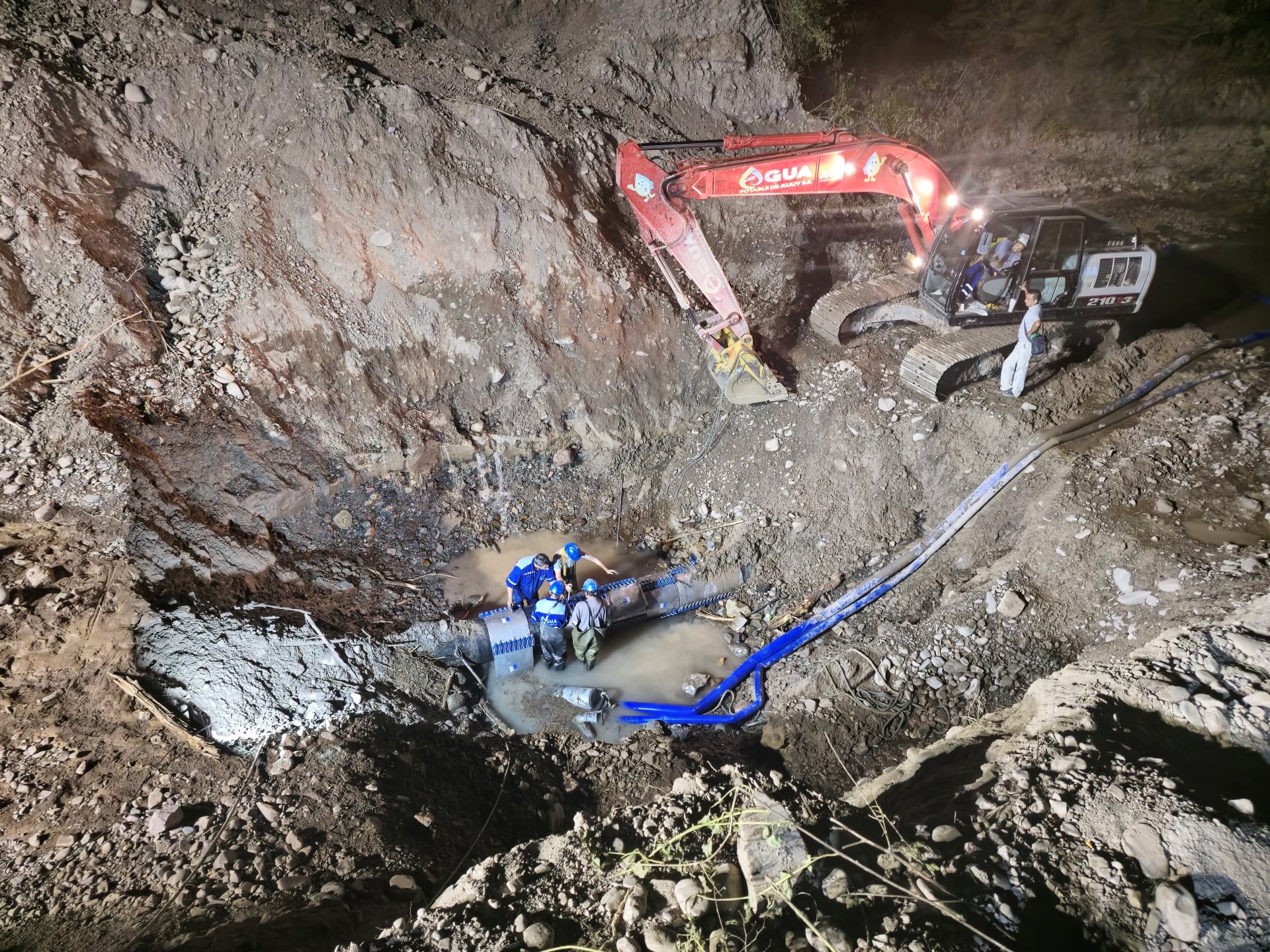 Después de concretar una reparación transitoria exitosa, Agua Potable de Jujuy prepara una intervención final en el acueducto afectado por las fisuras.