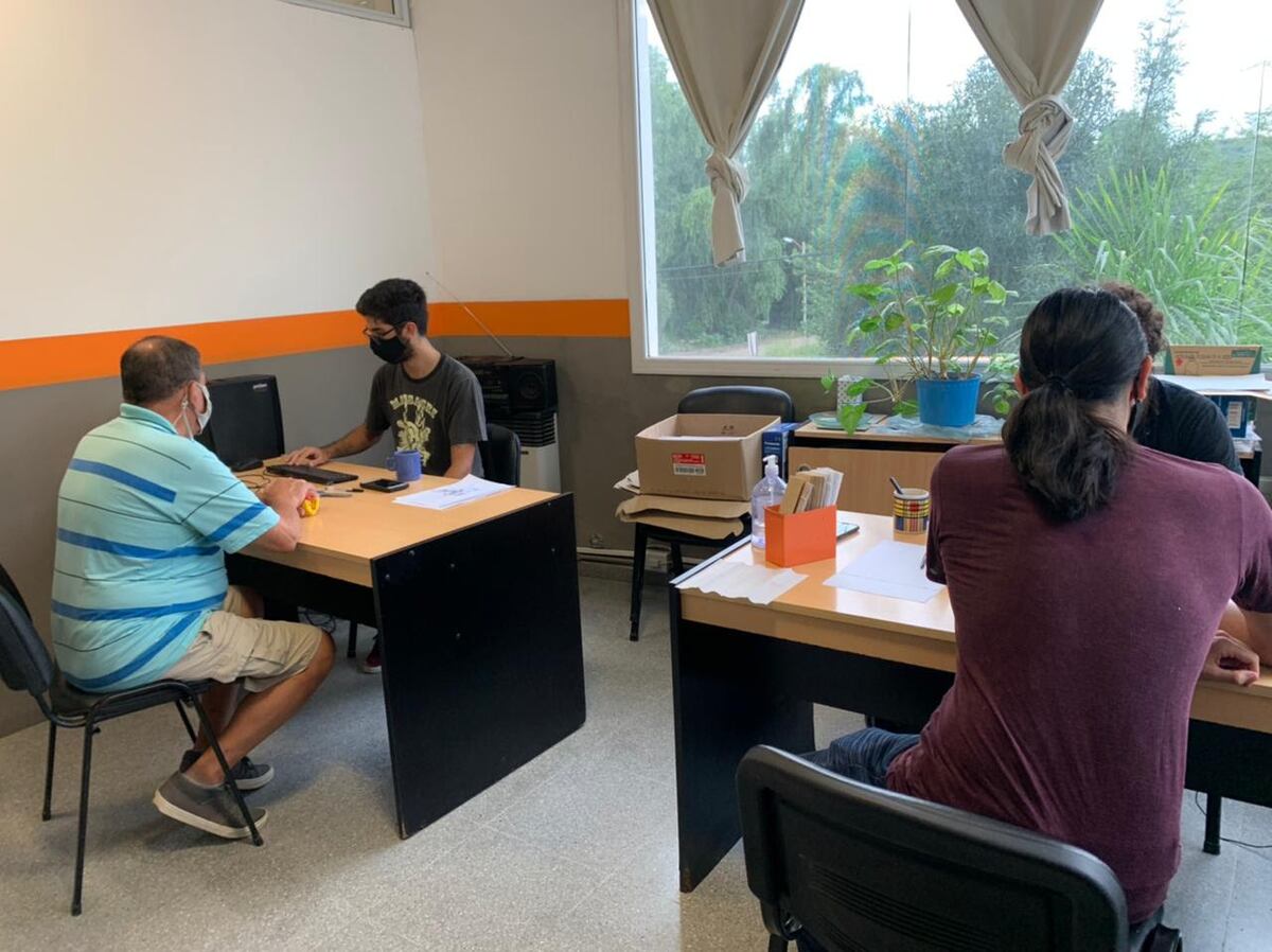 Carlos Paz: más de dos mil adultos mayores ya fueron asistidos para tramitar su turno de vacunación
