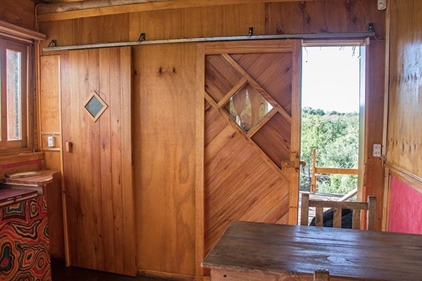 A través de Airbnb, los dueños de la Tiny House alquilan su propiedad como parte de una experiencia natural y diferente.