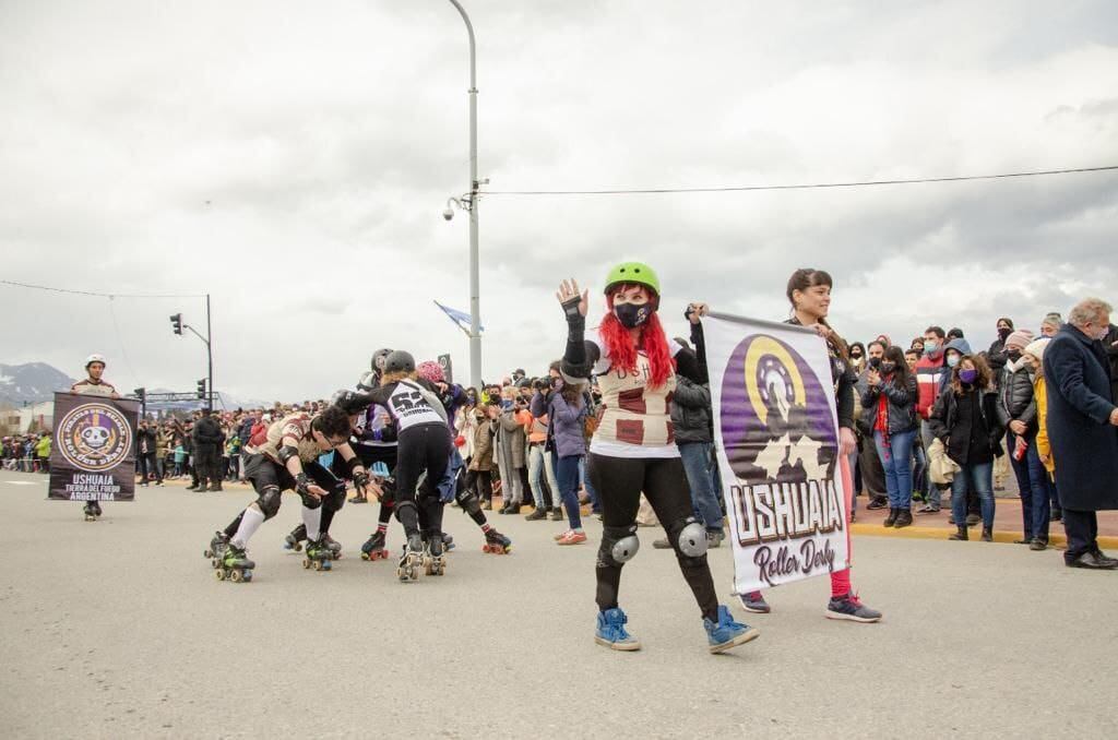 El tradicional desfile tuvo la presencia de más de 170 instituciones y organizaciones.