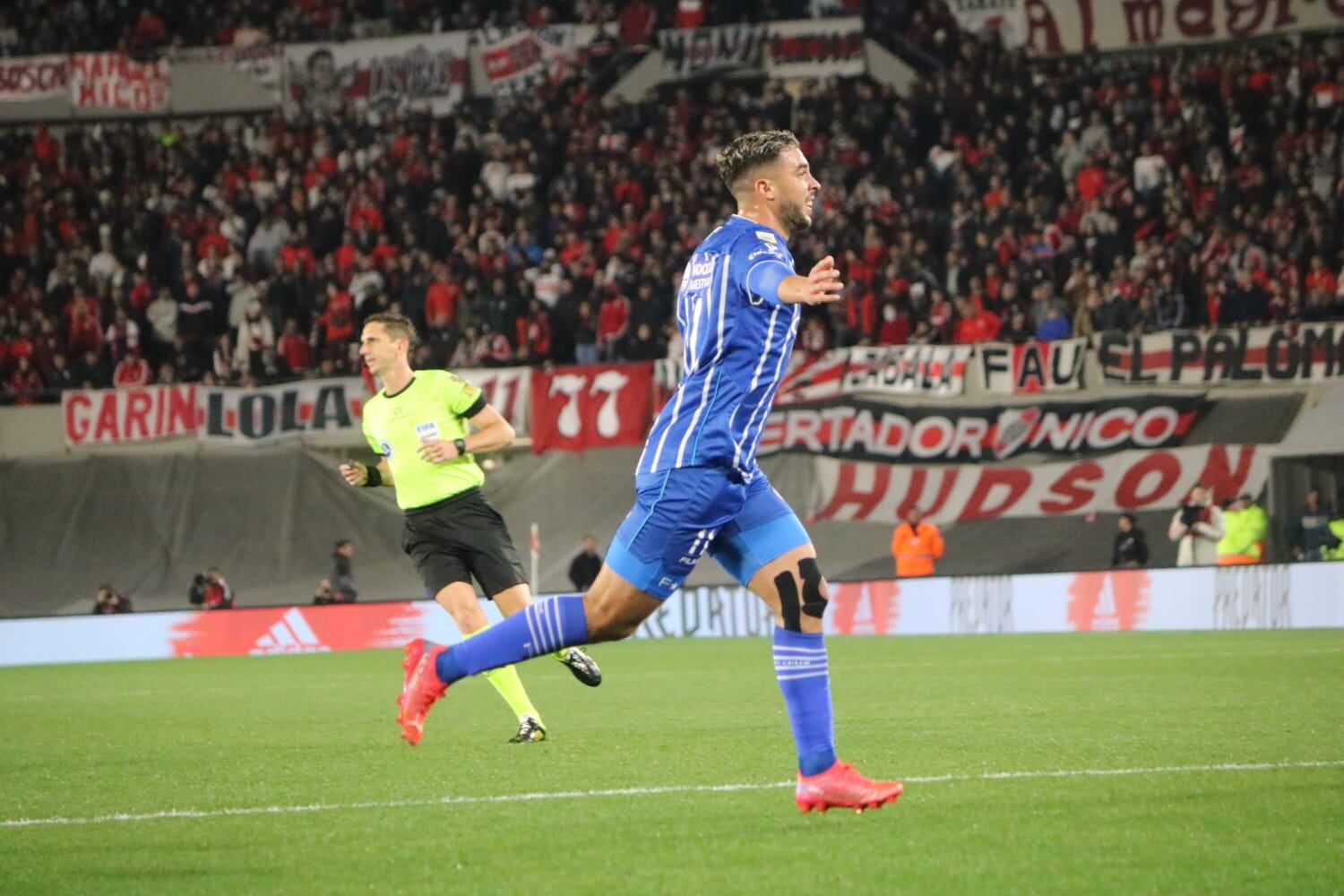 Martín Ojeda abrió el camino de la victoria para Godoy Cruz ante River. El Tomba llega motivado para enfrentar a Lanús por la Copa Argentina.