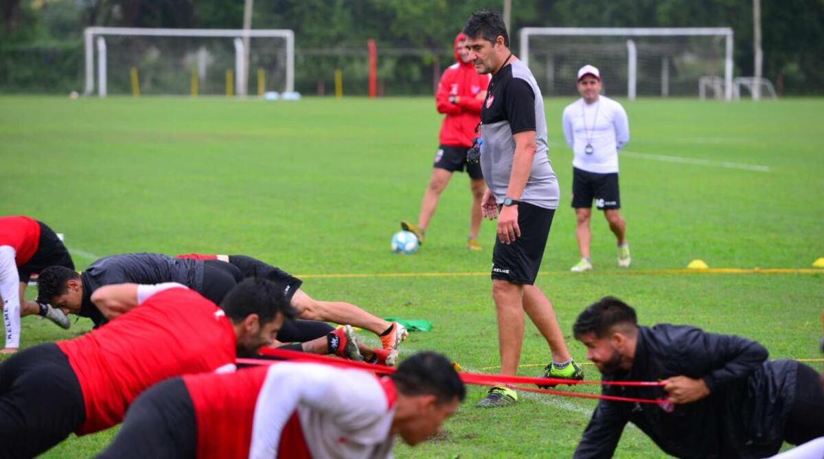 Teté Quiroz y su continuidad como técnico de Instituto