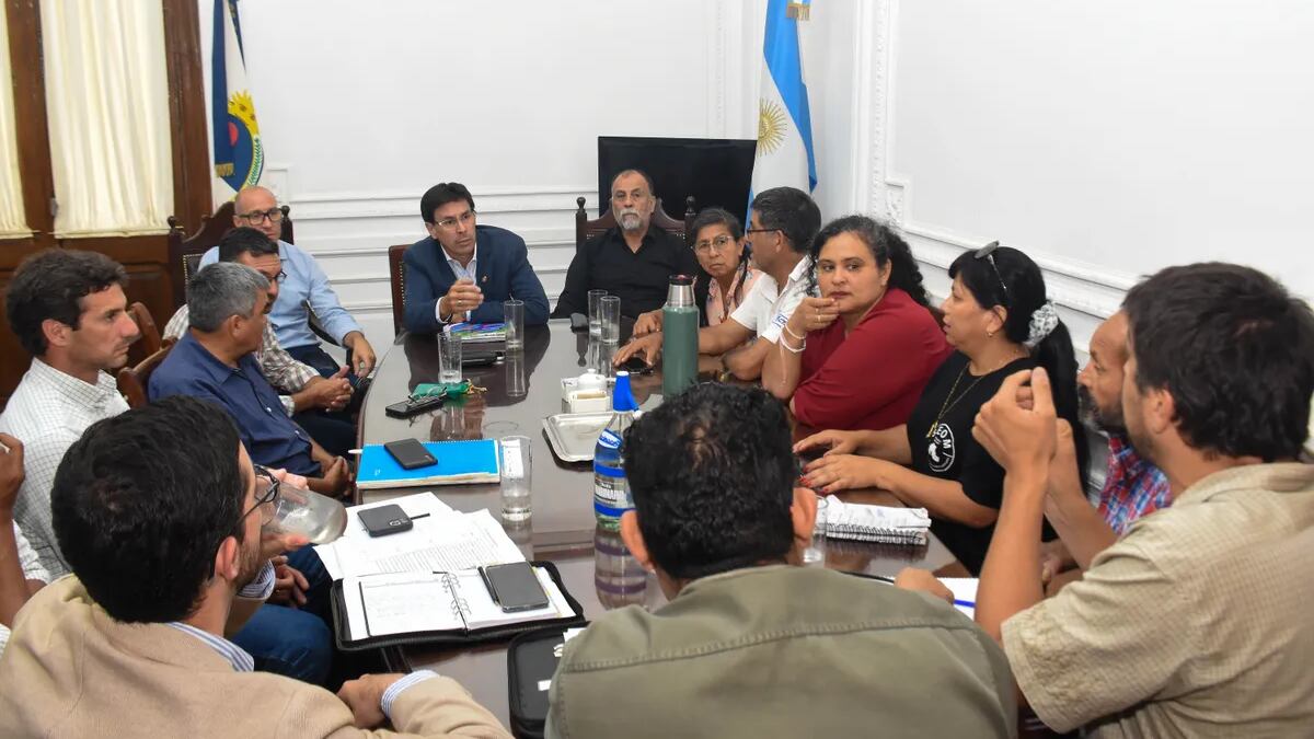 El Gobierno de Jujuy accedió a pagar en dos cuotas el aumento a sus empleados