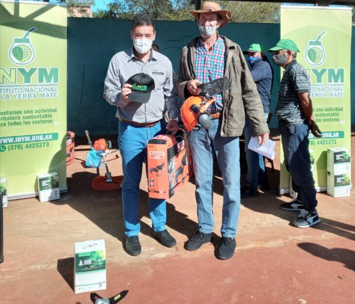 Productores y trabajadores rurales de San Pedro recibieron herramientas agrícolas.