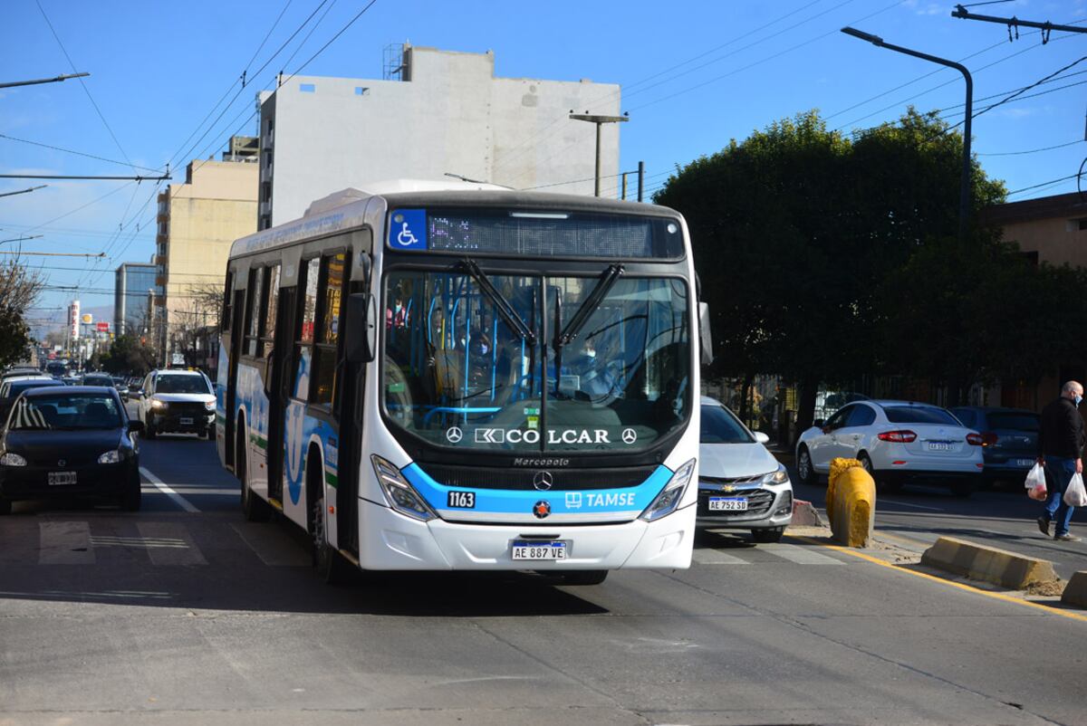 Sorpresivo paro de colectivos en Córdoba: cuáles son las líneas de transporte urbano afectadas
