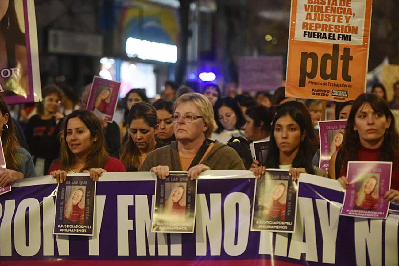 Comenzó y es multitudinaria la marcha Ni Una Menos en Córdoba. (La Voz/Facundo Luque)