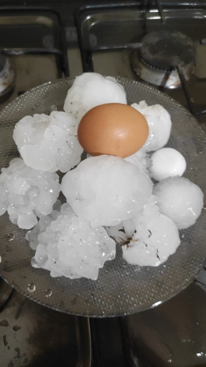 Granizo igual o más grande que un huevo de gallina, precipitó en distritos de San Rafael. 