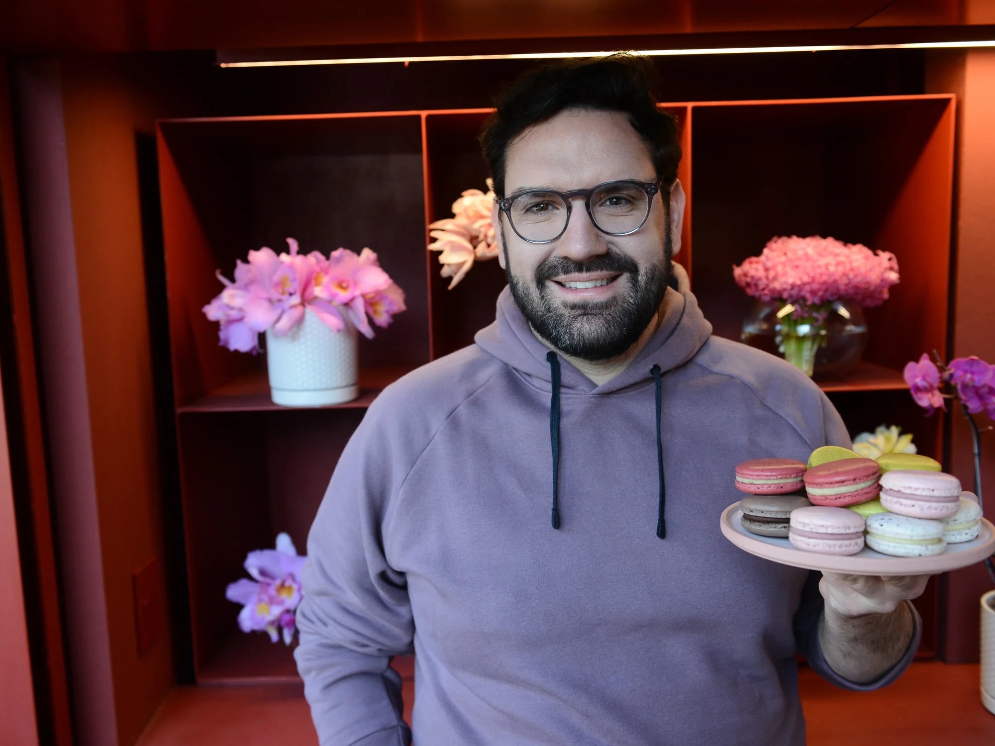 Damían Betular abrió su pastelería y generó polémica