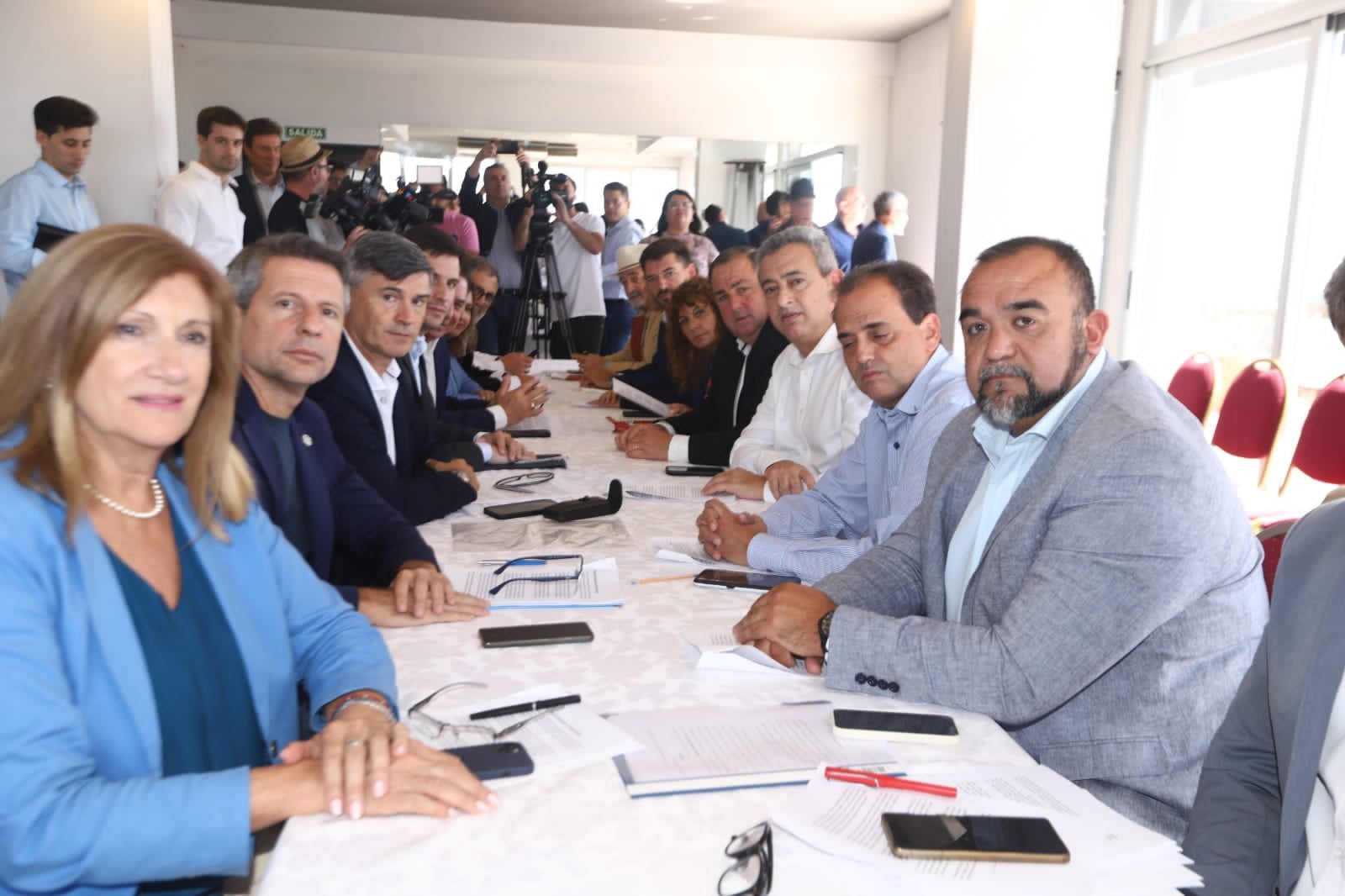 La presidenta municipal de Paraná, Rosario Romero, junto a intendentes de la Red Federal.