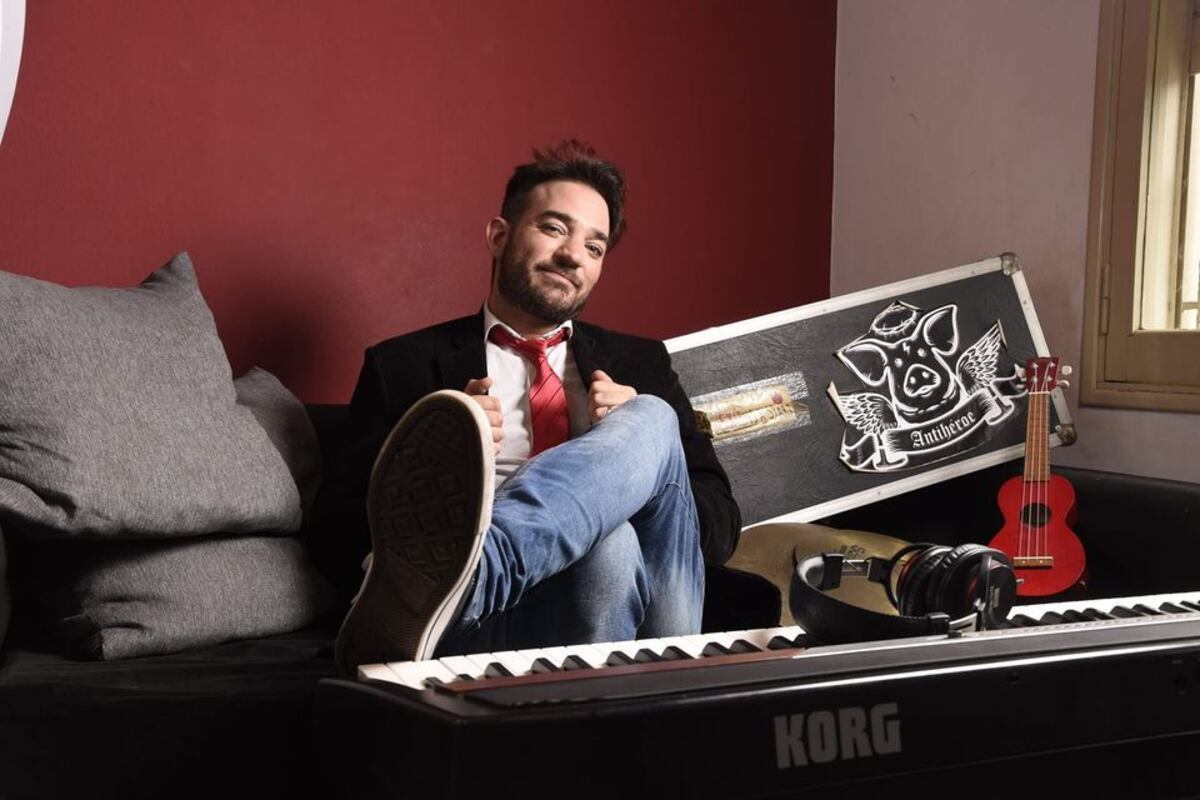 Juanjo Ceccón comienza una gira regional presentando “Sinfonías” y además temas de “Antihéroe”