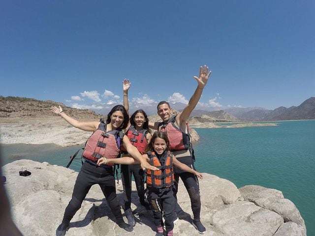 Maxi y su familia compartiendo momentos en Mendoza