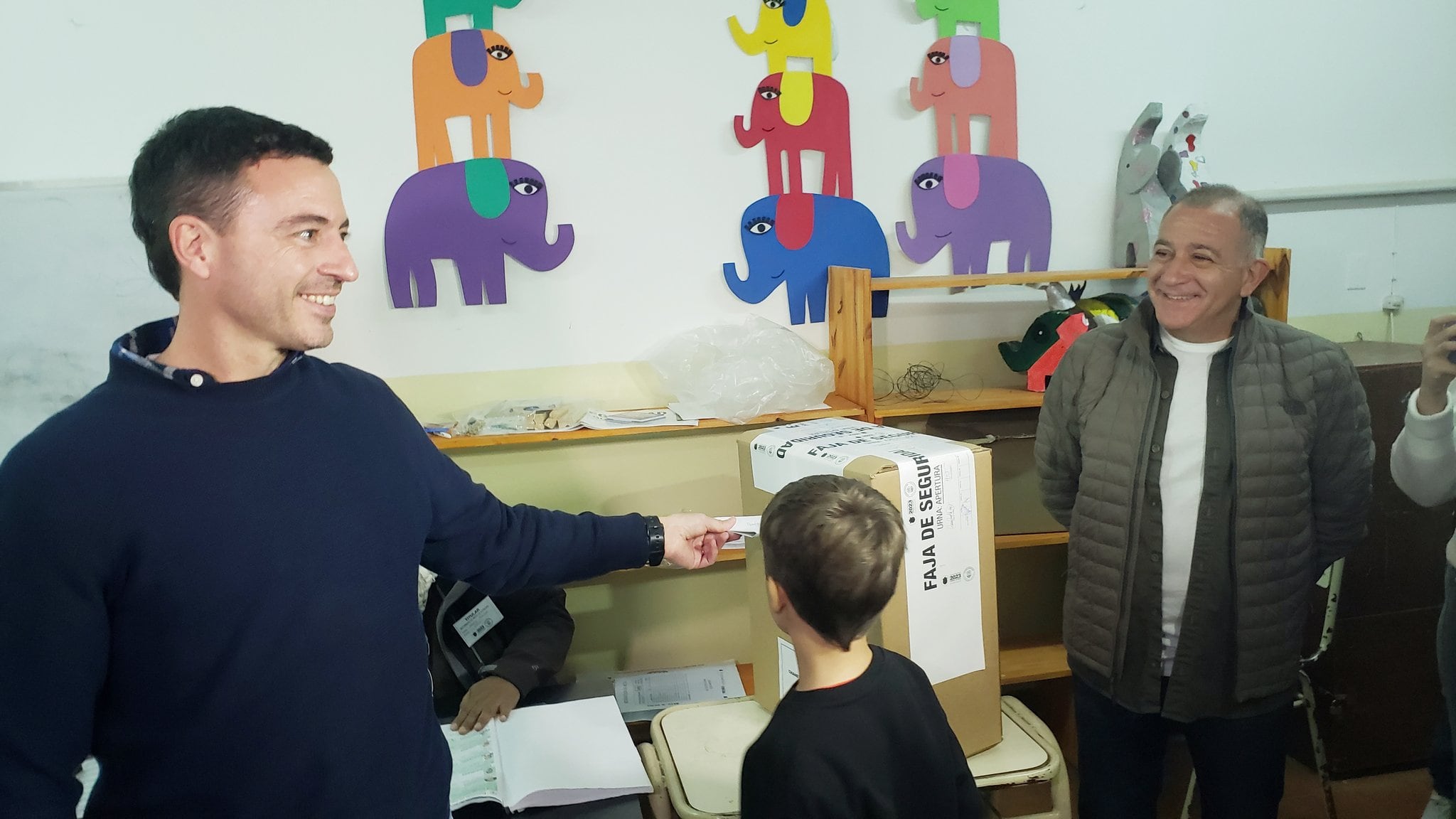 Votó Rodrigo De Loredo, en compañía de Luis Juez.