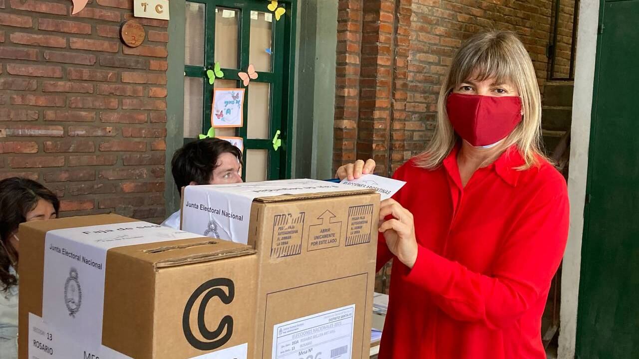 Verónica Irizar pidió "votar con paciencia"