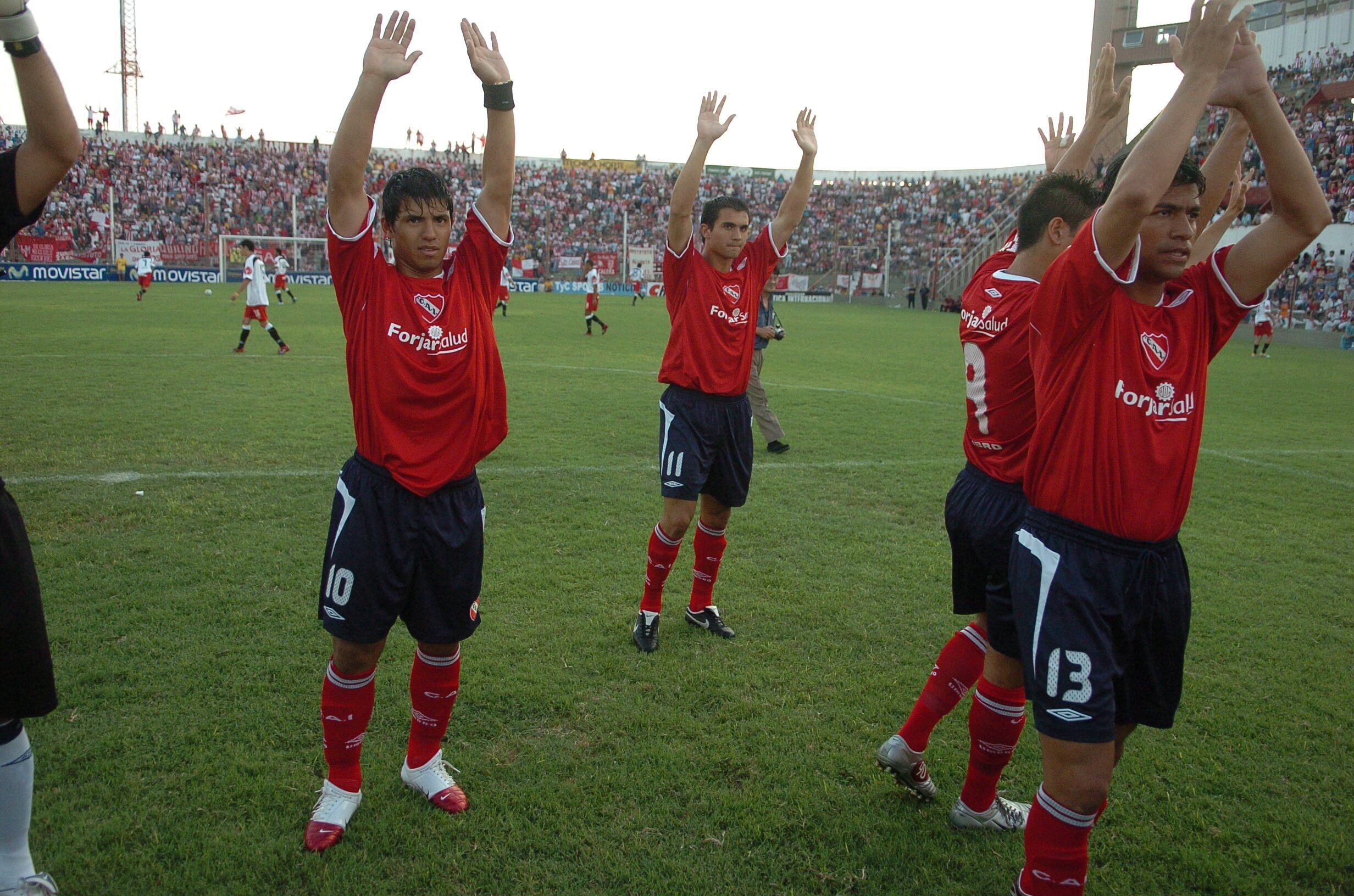 La tarde mágica en que el "Kun" Agüero fue figura en Alta Córdoba, ante Instituto, en 2006. La rompió y se fue ovacionado. (Archivo / La Voz).