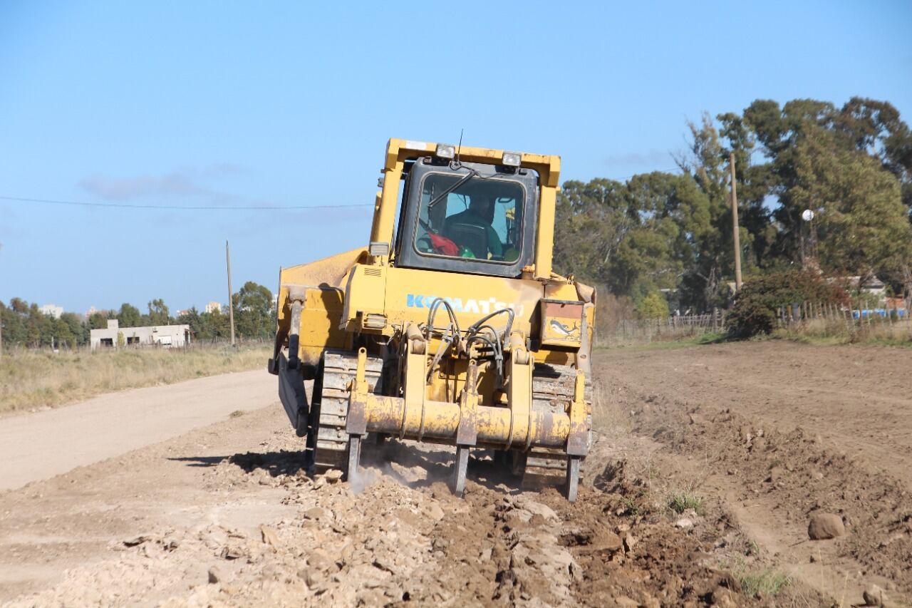 Se trabaja en obra de prolongación de la Avenida Belgrano hacia la Escuela Agropecuaria y la Chacra de Barrow.