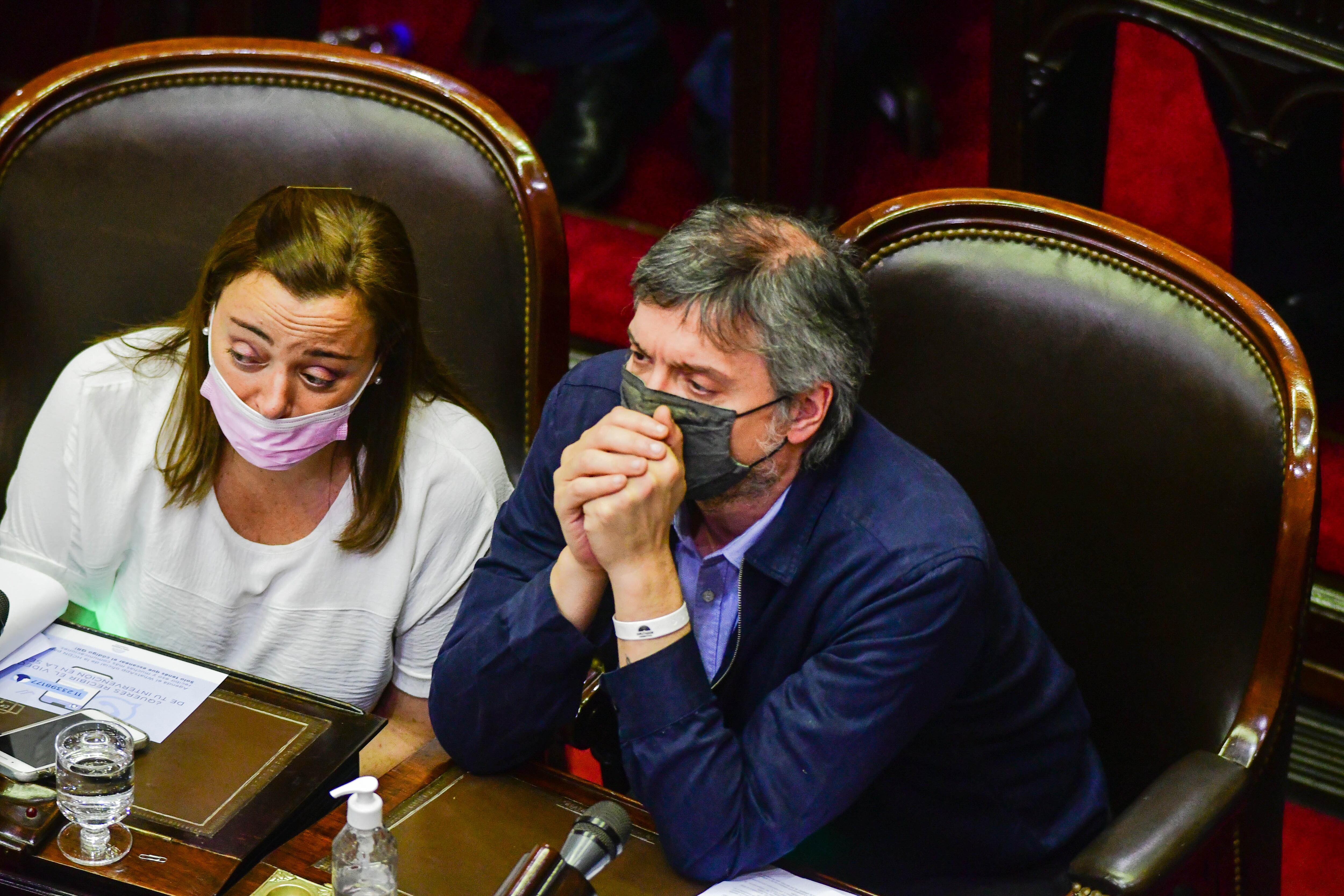 Maximo Kirchner y Cecilia Moreau  durante la sesión por la ley de diputados . Foto Federico Lopez Claro