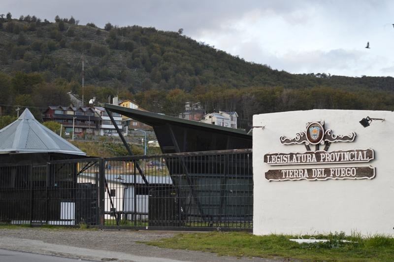 Mónica Urquiza saludó a las y los agentes legislativos de Tierra del Fuego por el “Día del empleado legislativo”.