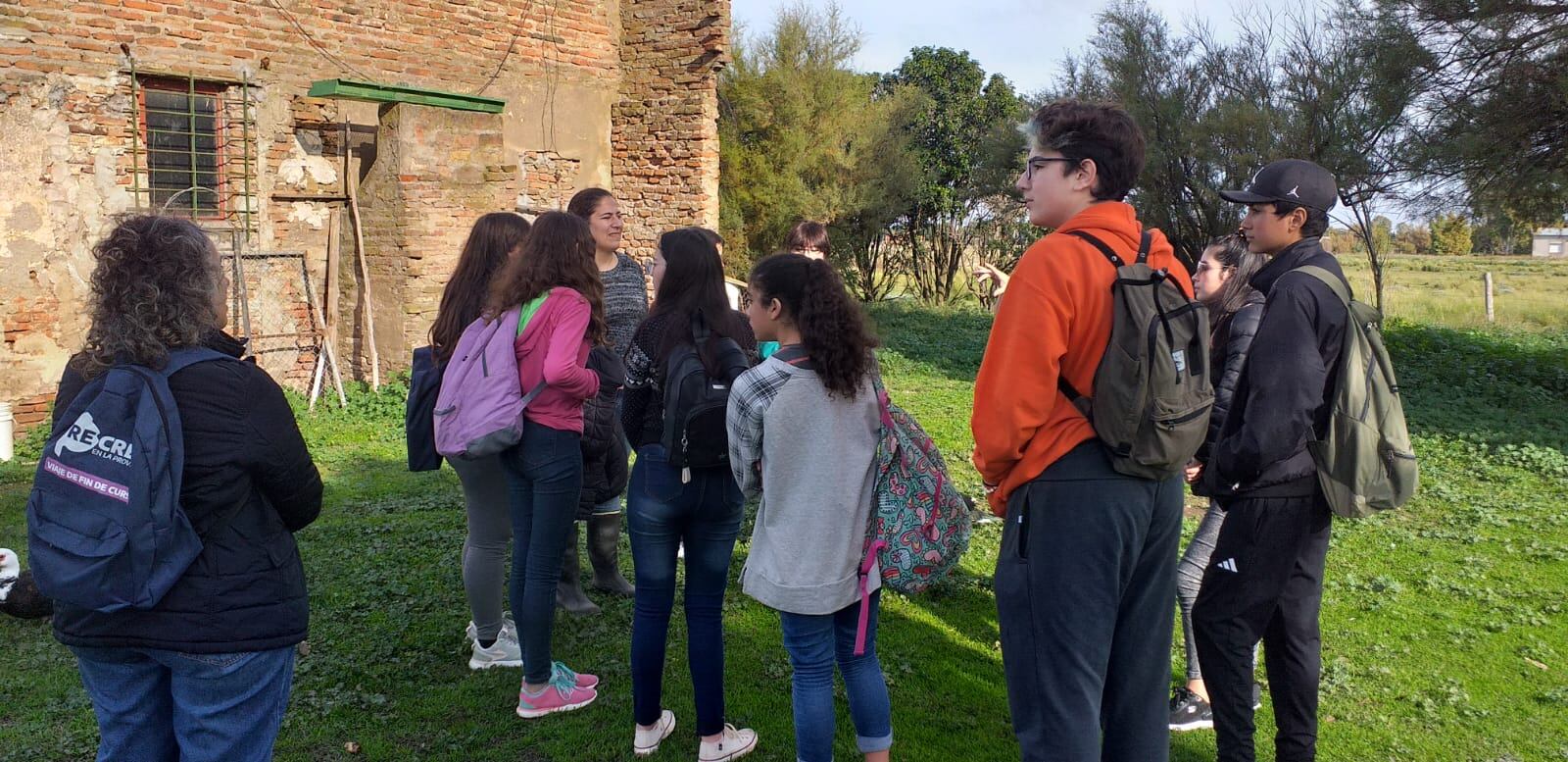 Alumnos de la Escuela Secundaria Nº 6 de Tres Arroyos visitaron la granja Educativa “El Hornero”