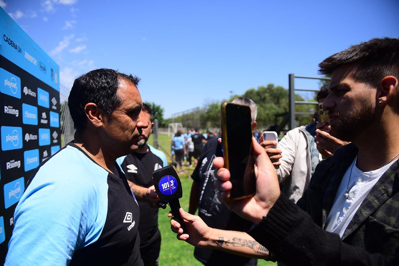 Norberto Beto Fernández director técnico de Belgrano en el Predio de VIlla Esquiú. (José Gabriel Hernández / La Voz)