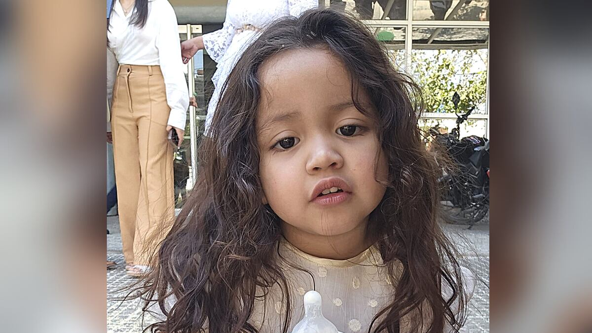 Catalina, la hija de Huguito Flores, recibió el alta: volvió a su casa y el abrazo con su hermana emocionó a todos