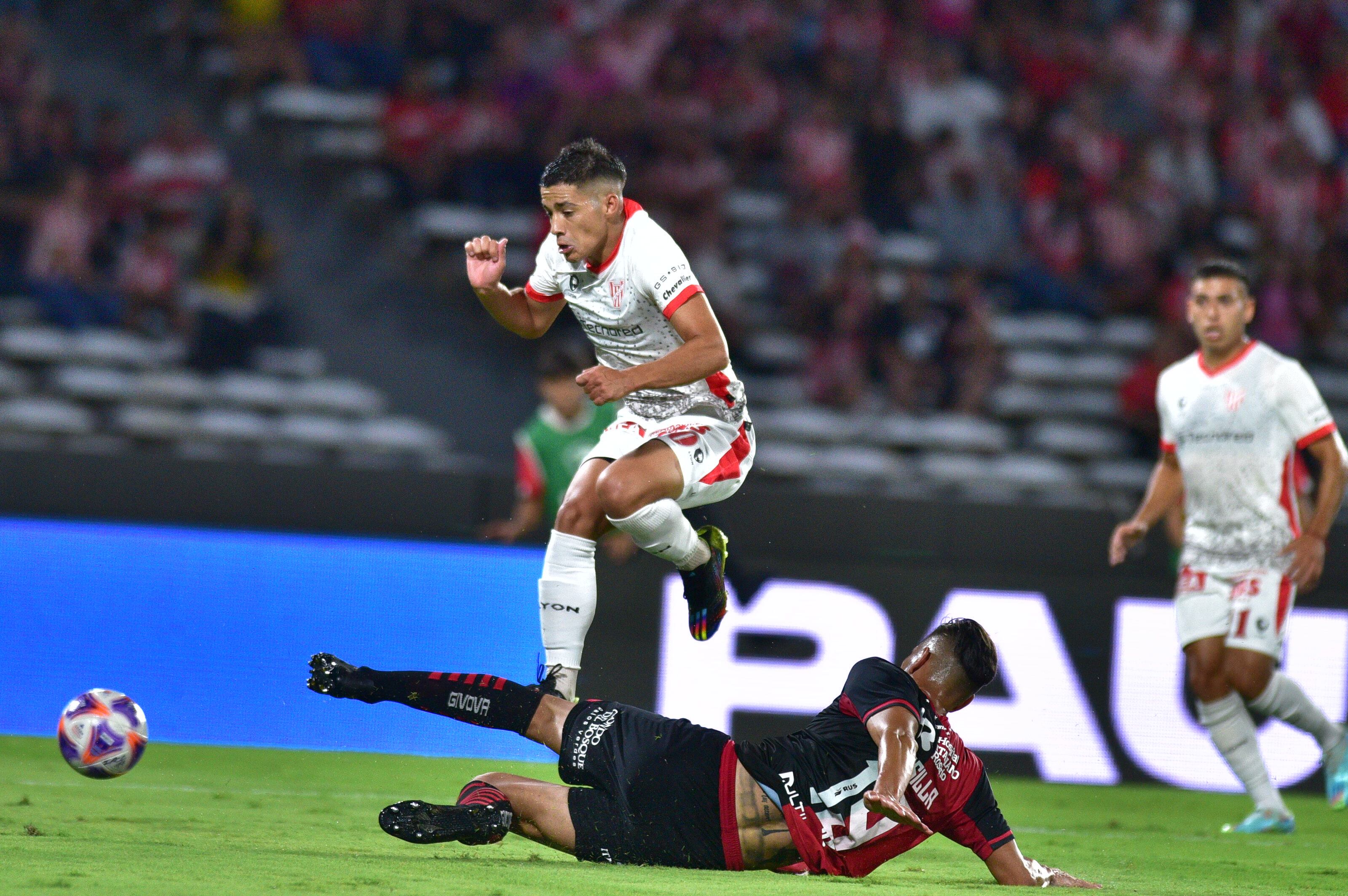 Instituto enfrentó a Newell's en el estadio Kempes por la Liga Profesional. (Ramiro Pereyra / La Voz)