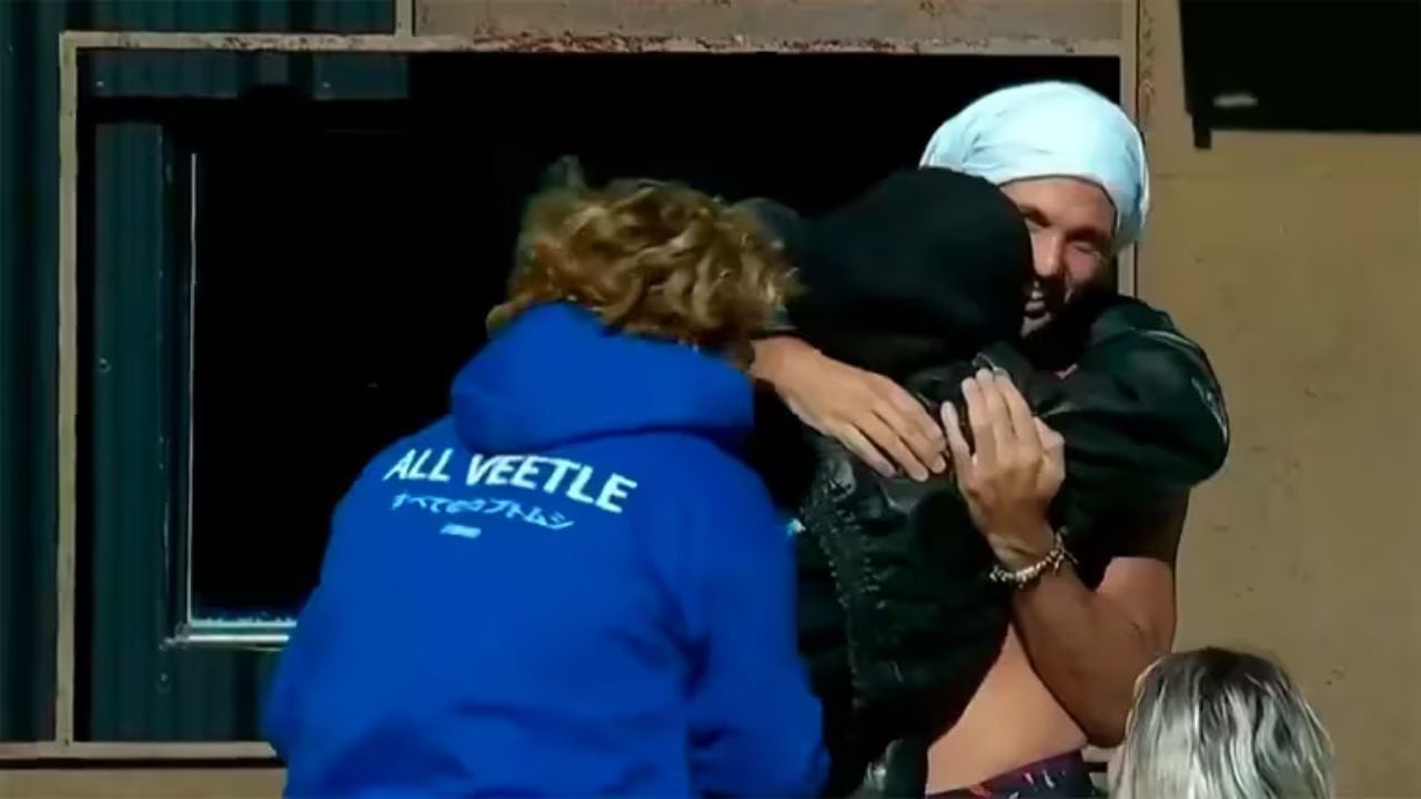 El emotivo abrazo de Furia con Bautista y Emmanuel.