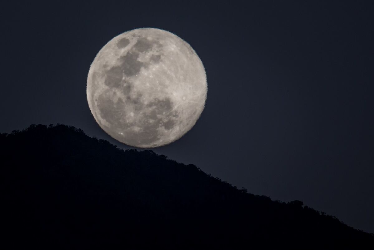 Luna Llena febrero 2024: Descubre qué NO hacer según los astrólogos 