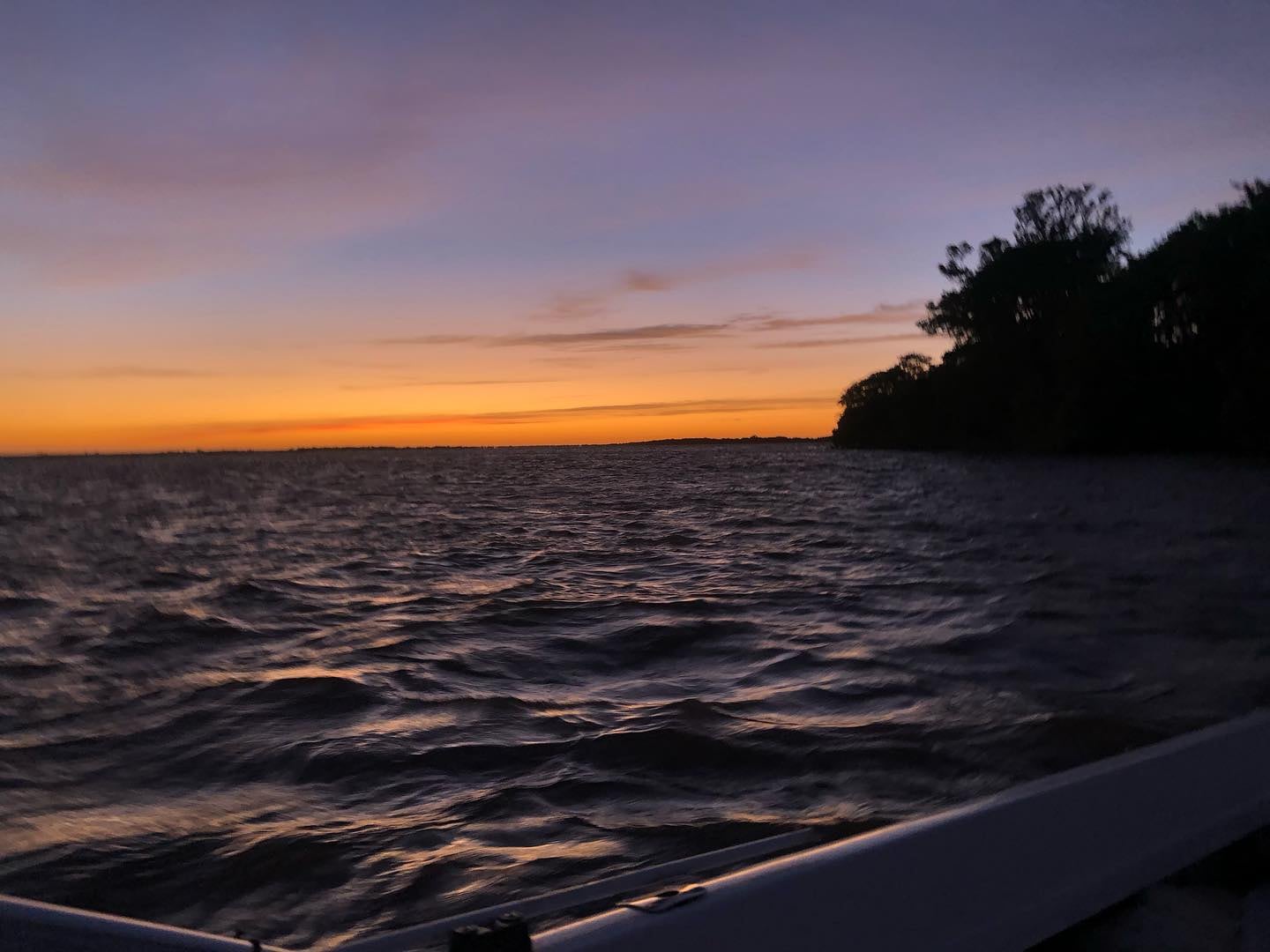 La cuenca del Paraná es un sitio soñado a la hora del ocaso.