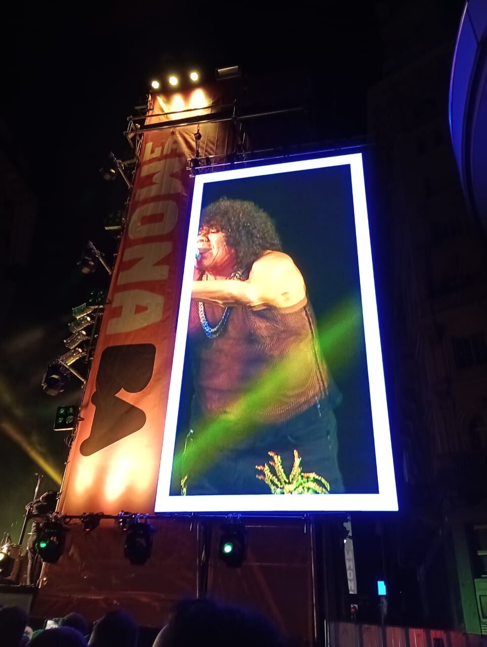 El show de la "Mona" Jiménez en el Obelisco.