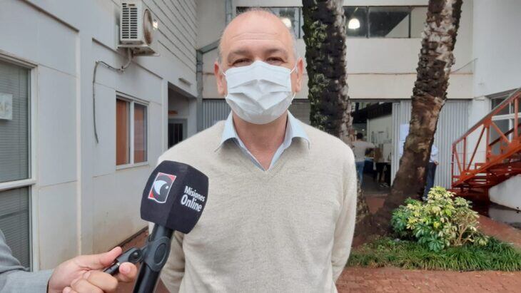 El Diputado Nacional, Ricardo Welbach, votó en el campus de la Universidad Gastón Dachary.