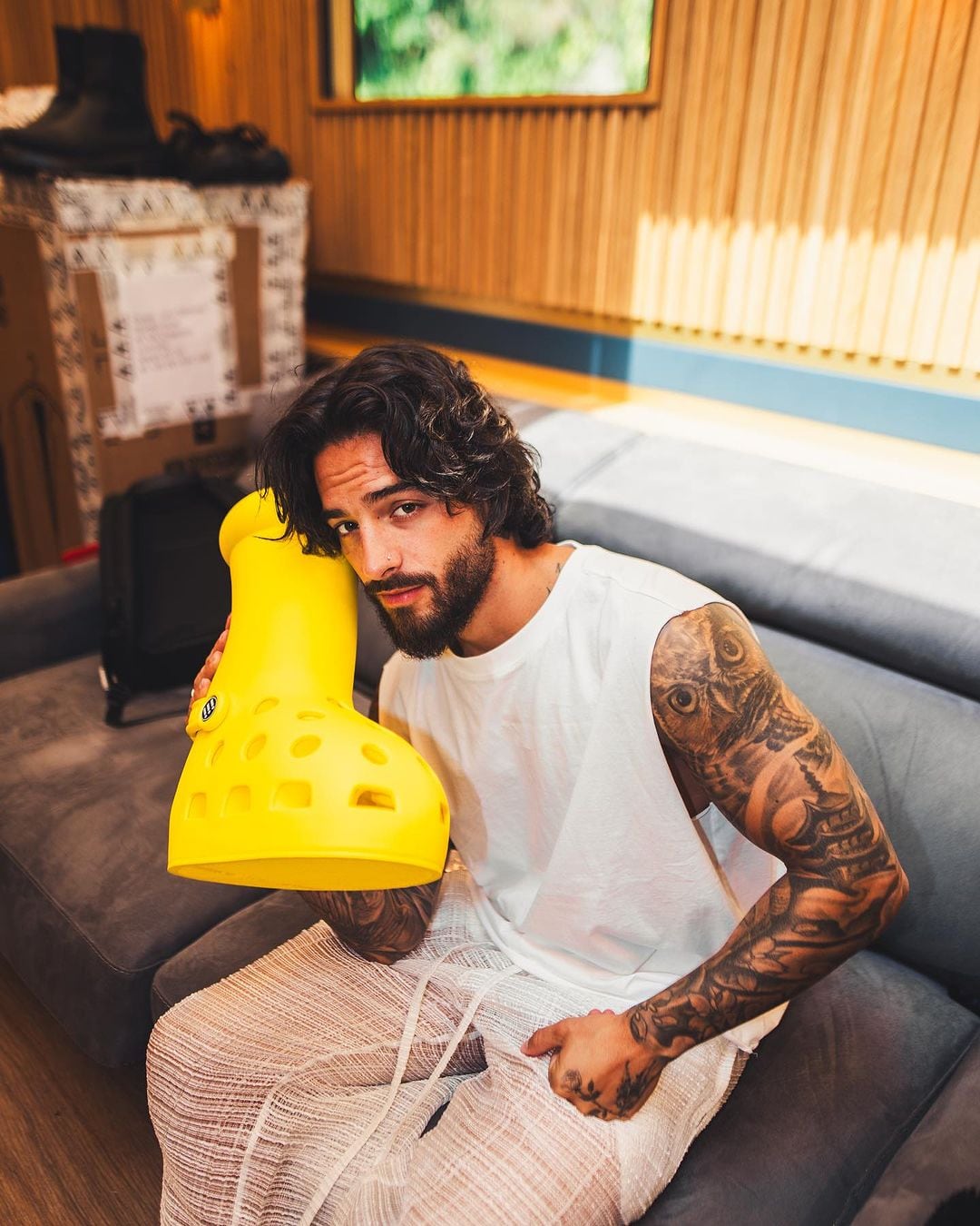 Maluma presumió sus nuevas crocs de Astroboys