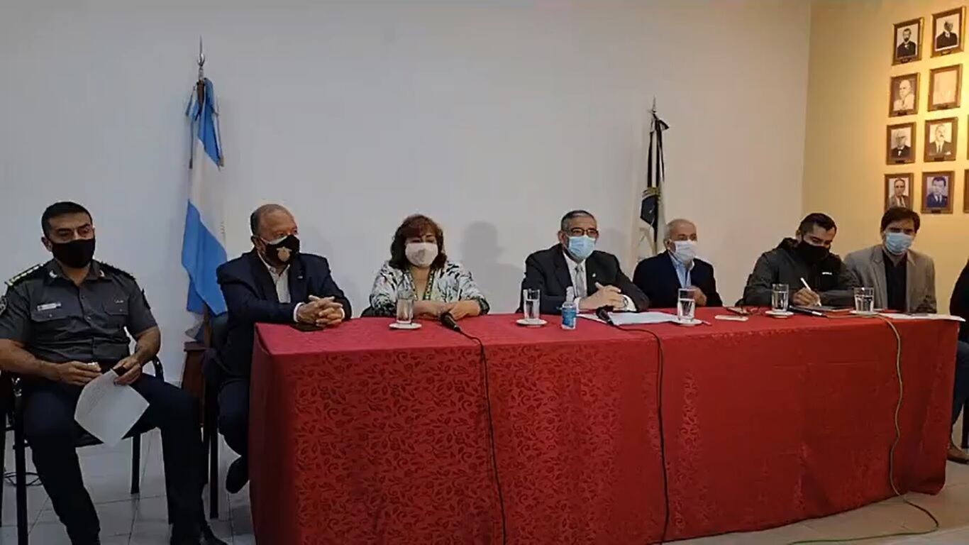 El ministro Corro, la jueza Pilar medina y funcionarios de Seguridad, en conferencia de prensa para anunciar el hallazgo, sana y salva, de la menor Evelin Tolaba.