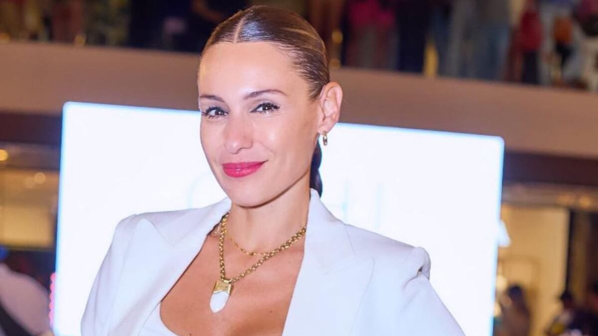 Pampita se subió al último grito de la moda y lució un vestido inspirado en Rihanna