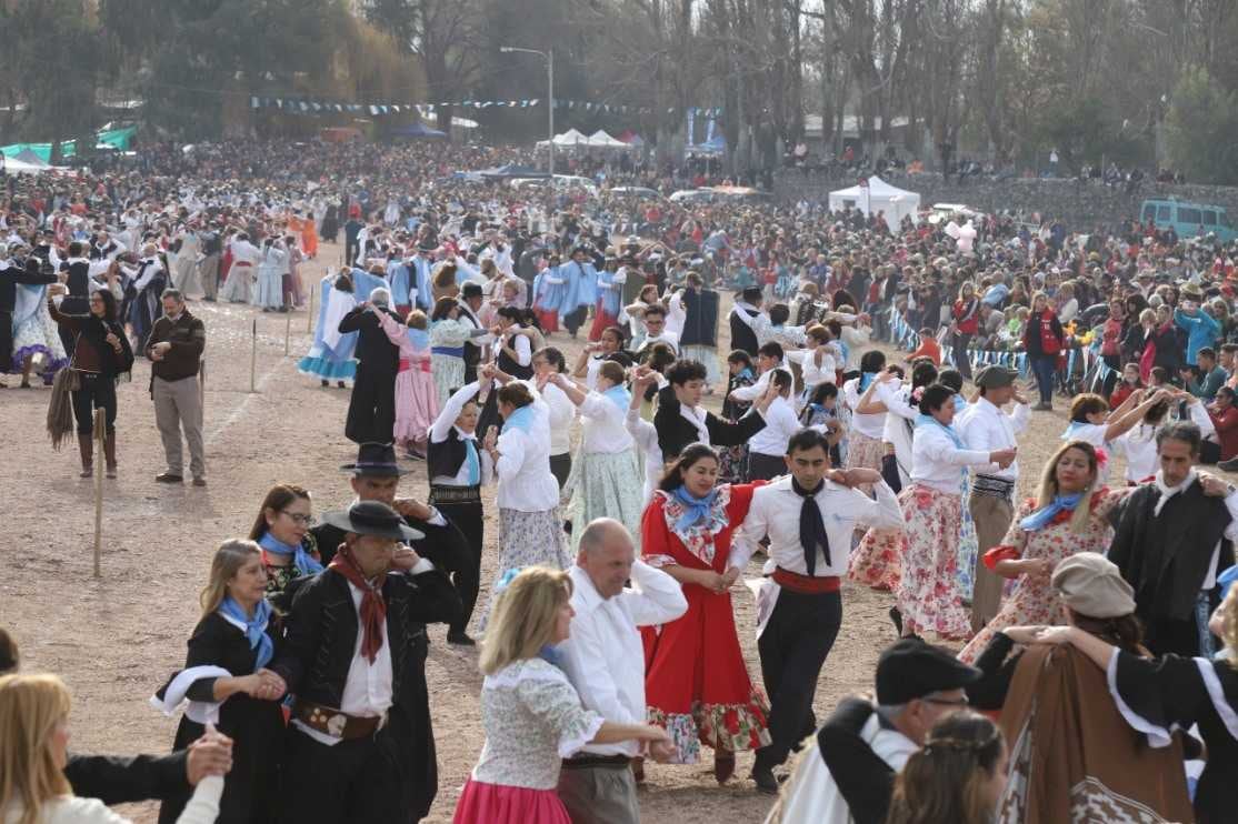 Miles de personas fueron parte del Pericón del Reencuentro en San Rafael.