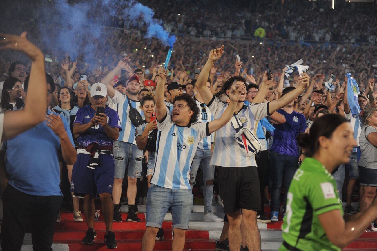 Los hinchas deliraron con los festejos de la Selección Nacional.