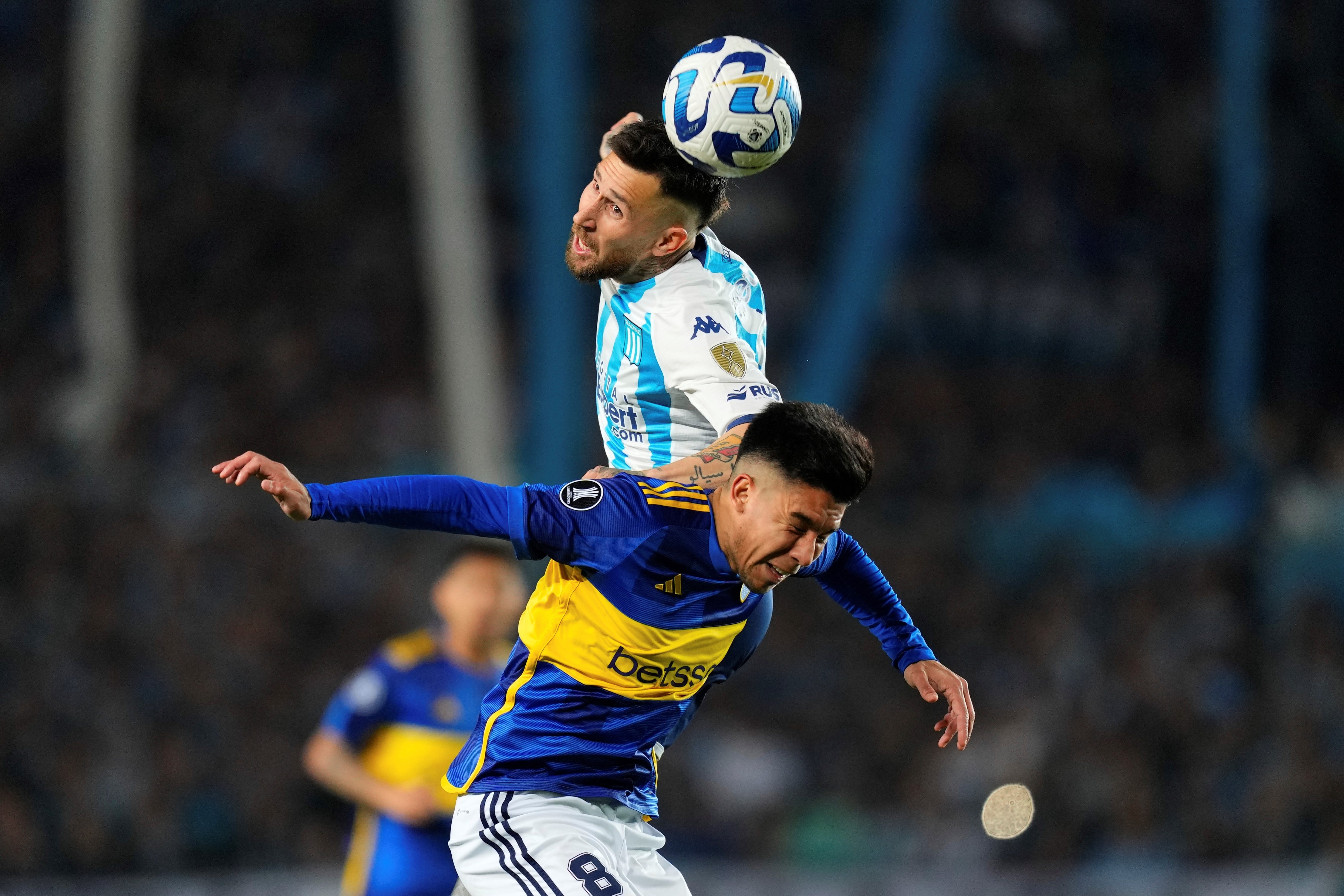 Racing y Boca se enfrentan en un duelo picante. 