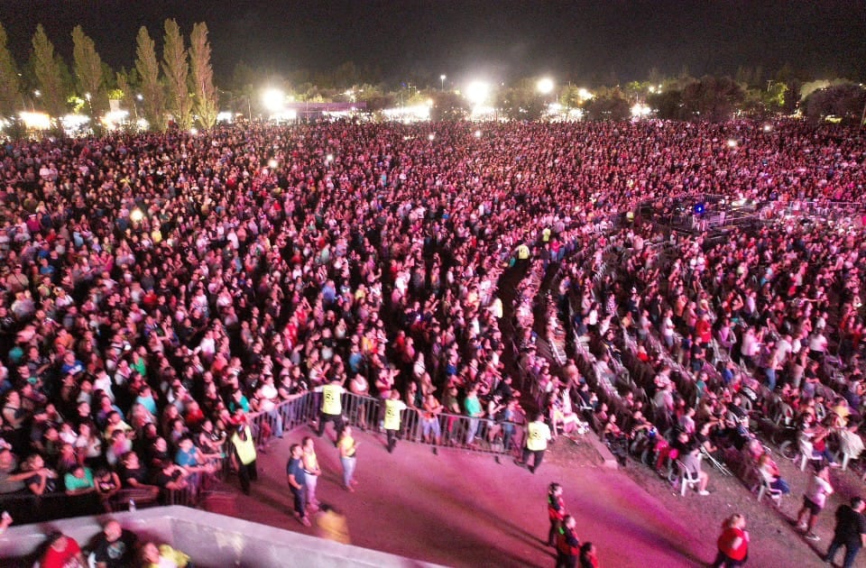 El Teatro Griego Maipú debutó con una fiesta multitudinaria.