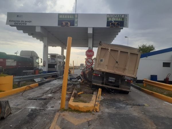 Choque en el peaje de Devoto