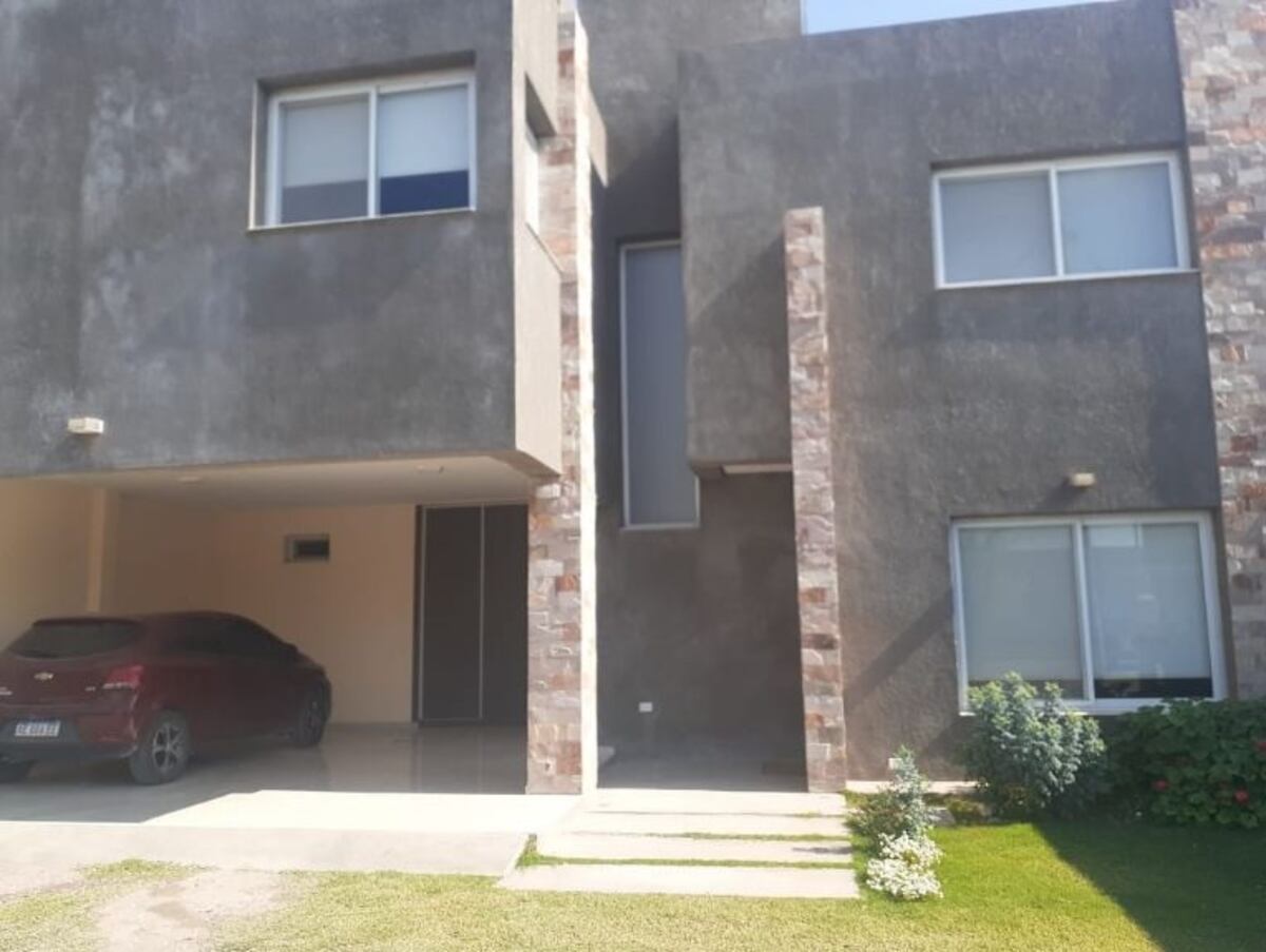 La lujosa vida del matrimonio policía acusado de desviar fondos de la Fuerza