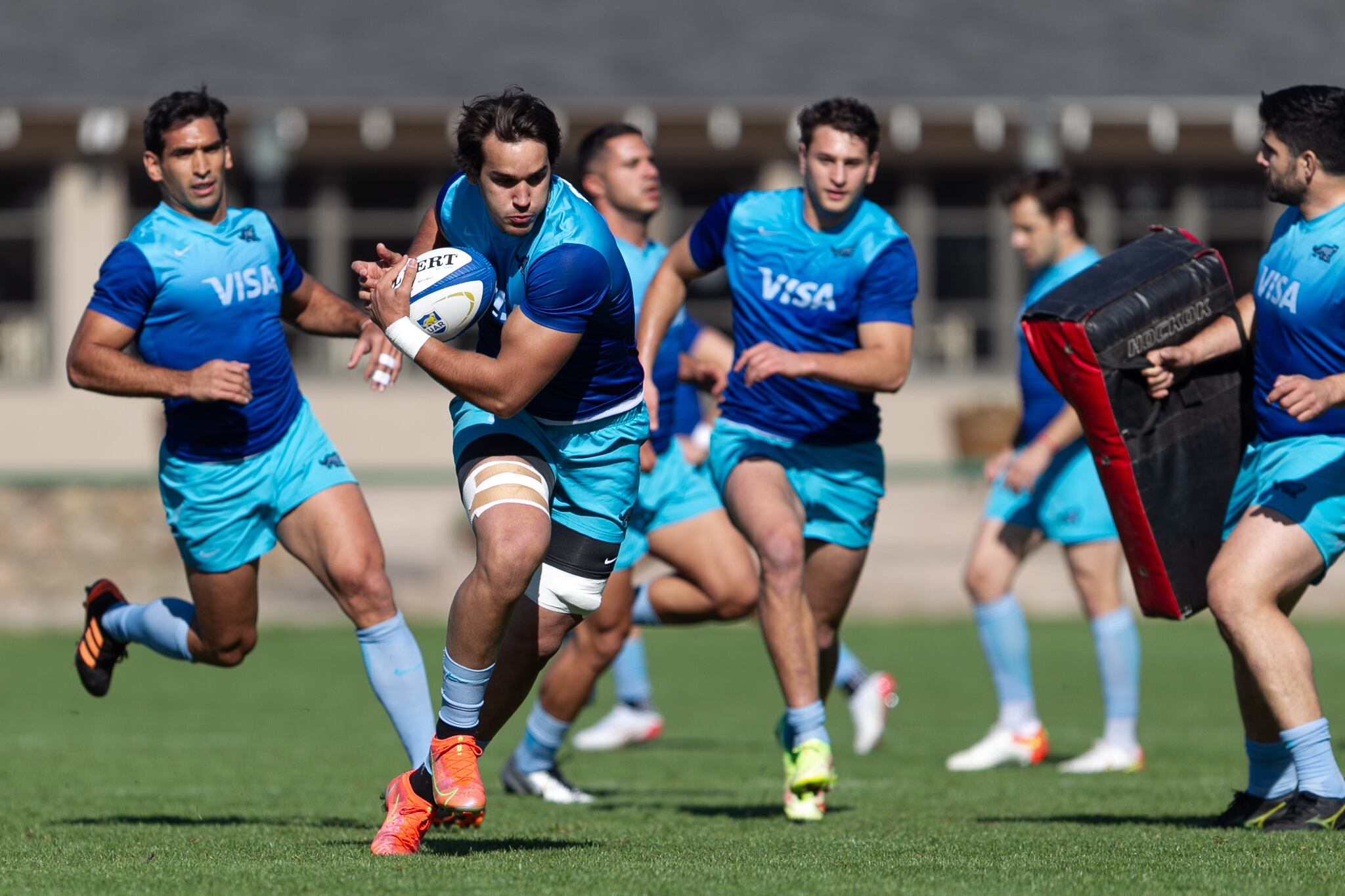 Los Pumas entrenan en cancha de Los Tordos RC con la mente puesta en el coque ante Australia el próximo sábado 6 en el estadio Malvinas Argentinas.