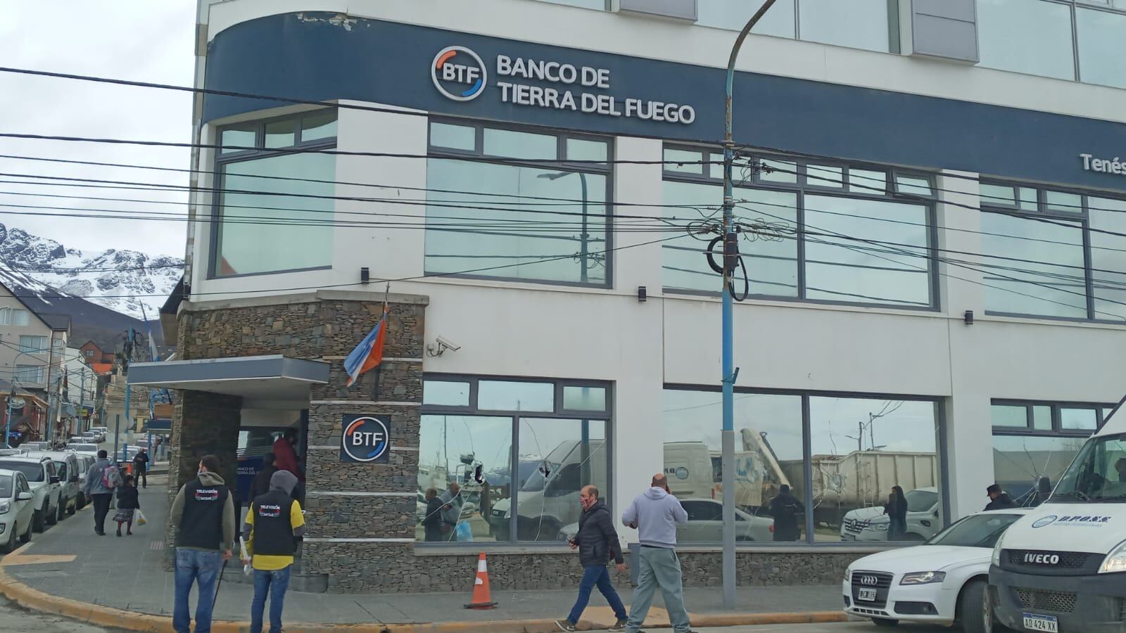 Daños materiales en la Casa Central del Banco Tierra del Fuego