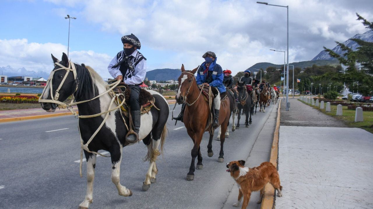 Se realizó una cabalgata por las calles de la ciudad de Ushuaia