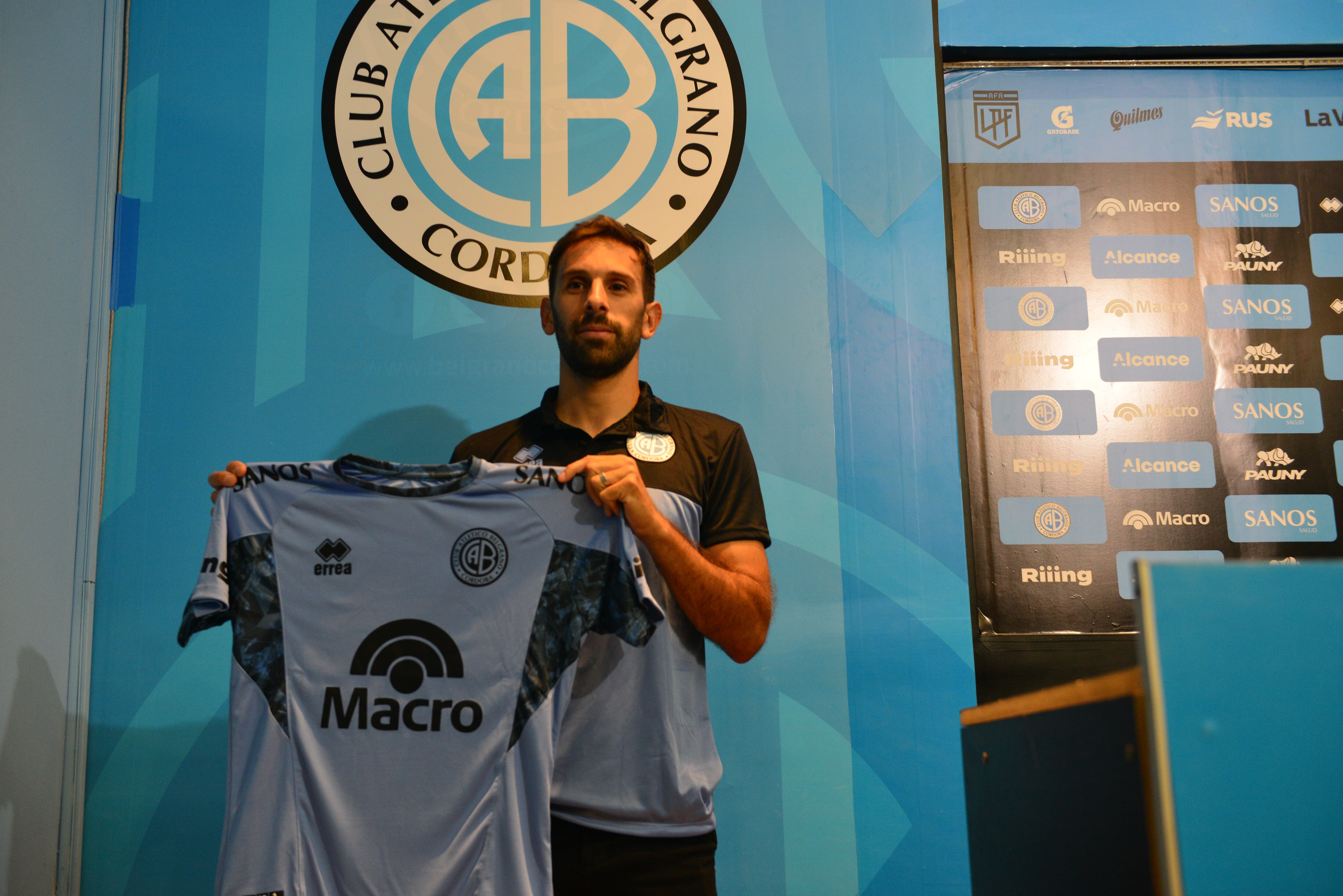 Facundo Quignon es el nuevo refuerzo de Belgrano. presentacion en la cancha de Alberdi